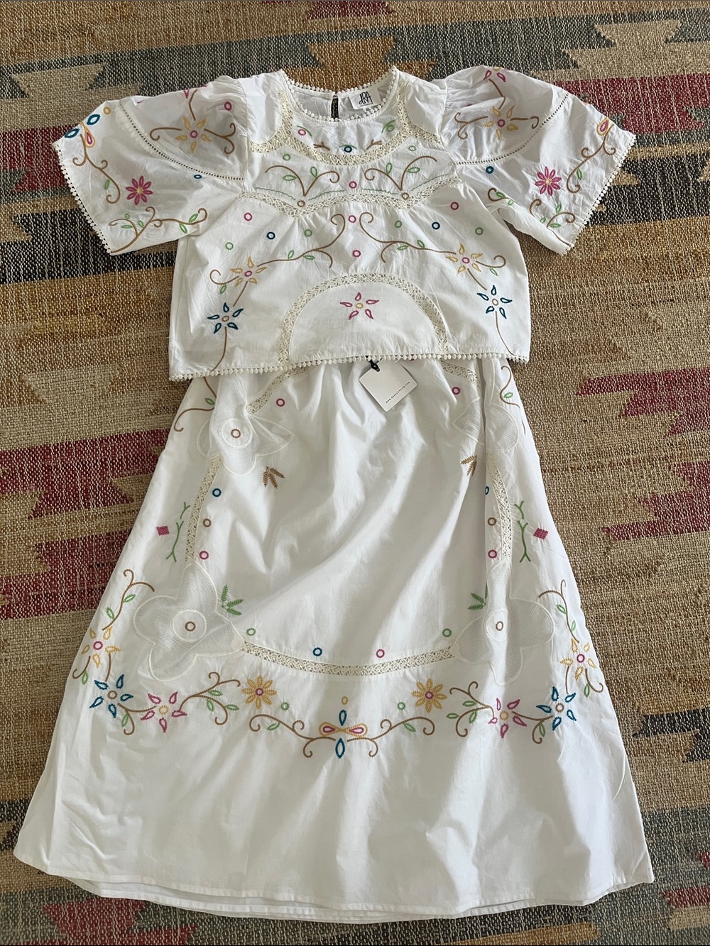 NWT DRA Embroidered White Two Piece Skirt Top Set, Size M
